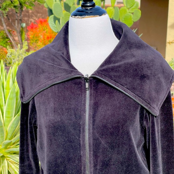 THREADS CASUAL TOP - Picture 3 of 5